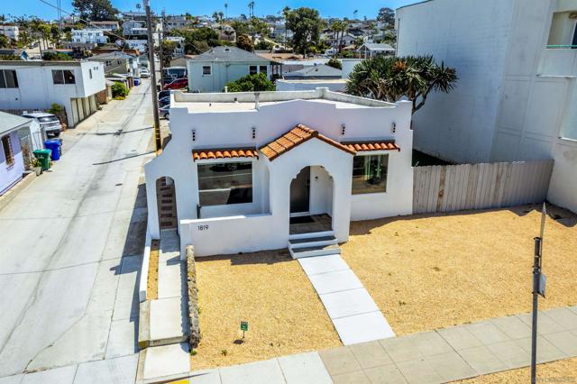 1817 19 Sunset Cliffs Blvd, San Diego CA: https://media.crmls.org/mediaz/d5cd71db-8fdb-4836-949f-298385bdd612.jpg