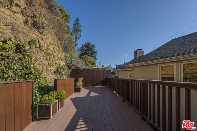 2318 Canyon Drive, Los Angeles CA: https://media.crmls.org/mediaz/d5cdaa64-744f-4e05-8830-685ed7dd41d1.jpg