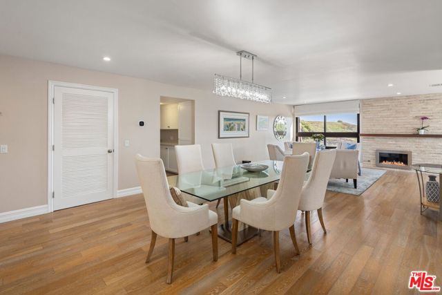8828 Pershing Drive, Playa del Rey CA: https://media.crmls.org/mediaz/d5cdab63-d704-4efa-86d1-4777329fce7f.jpg