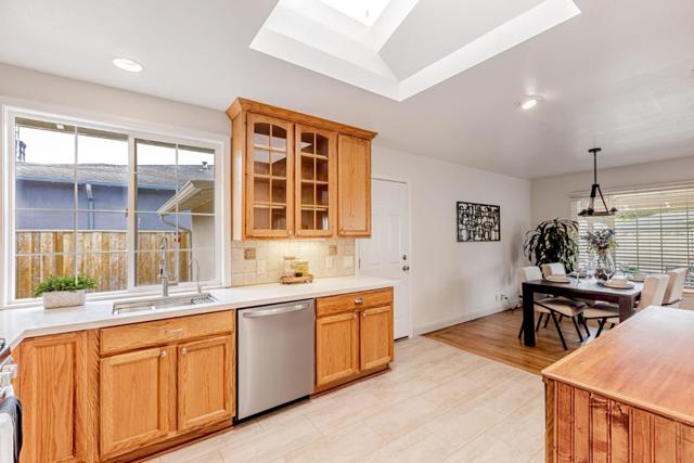 342 Altamont Drive, South San Francisco CA: https://media.crmls.org/mediaz/d5cdcb06-707b-4498-9a45-5c54fb5ae154.jpg