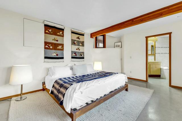 25281 Deer Path, Idyllwild CA: https://media.crmls.org/mediaz/d5ce4f0c-9d73-4c9d-9b1c-1eca461e09db.jpg