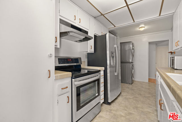 5950 Buckingham, Culver City CA: https://media.crmls.org/mediaz/d5ce6b99-e2a9-4afa-99d3-68b51900c969.jpg