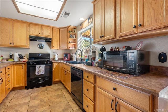 Detail Gallery Image 16 of 25 For 1005 Anza Ct, El Cajon,  CA 92020 - 4 Beds | 2/1 Baths