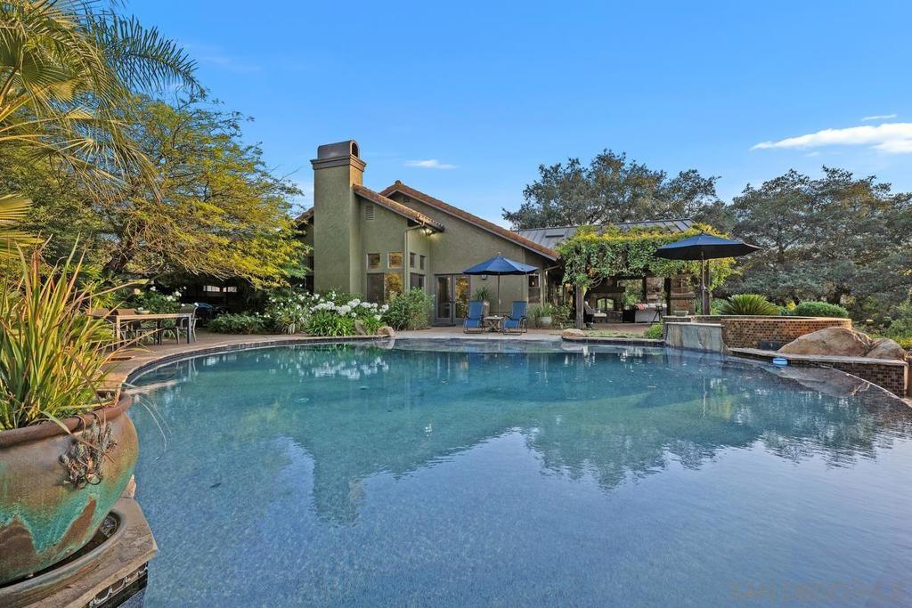 MLS #250034168SD img 3