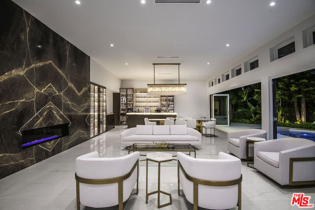16601 Park Lane Circle, Los Angeles CA: https://media.crmls.org/mediaz/d5ced9d5-ea66-407e-8659-5a78d2cc18eb.jpg