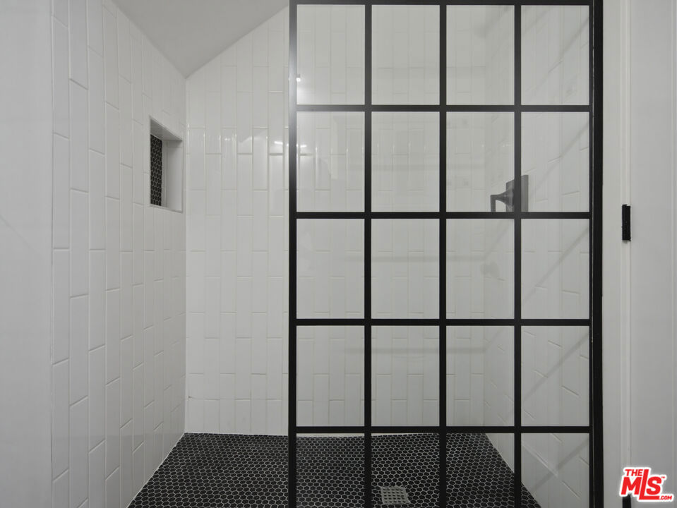 https://media.crmls.org/mediaz/d5cf23b0-90d8-4368-b8e9-9aac3b3ae729.jpg?preset=X-Large