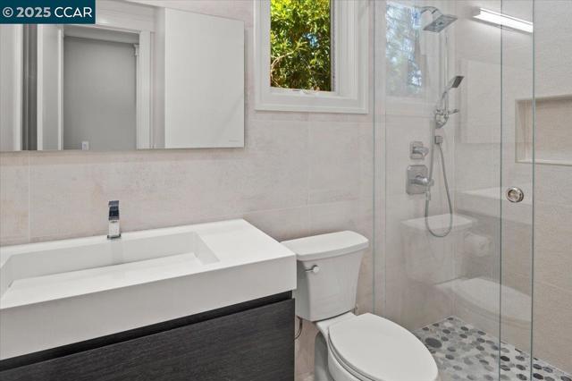 74 Middlefield Rd, Atherton CA: https://media.crmls.org/mediaz/d5cf45ce-60d1-4790-afae-d39f010dbed5.jpg