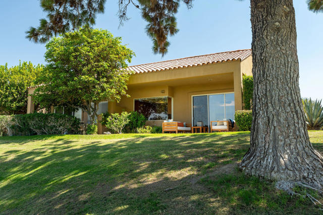 28 La Costa Drive, Rancho Mirage CA: https://media.crmls.org/mediaz/d5d053dd-d45b-48dd-a35a-9bf11c4a68a6.jpg