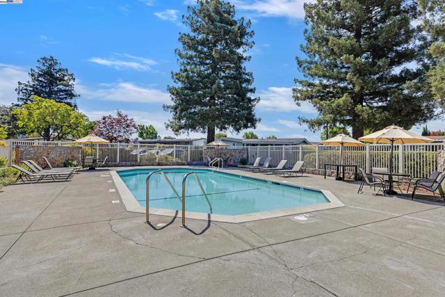 29360 Middleborough Way, Hayward CA: https://media.crmls.org/mediaz/d5d0884d-c89f-4a12-97a7-81c3ca9c199d.jpg
