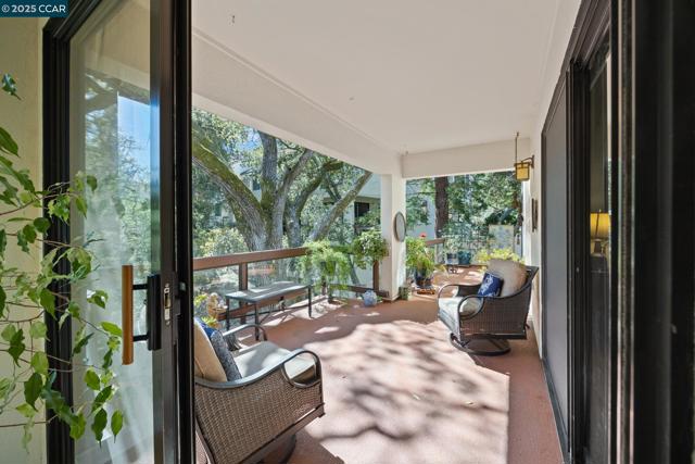 3800 Terra Granada Dr, Walnut Creek CA: https://media.crmls.org/mediaz/d5d0c862-e438-4e8a-97d7-4efed03394ec.jpg