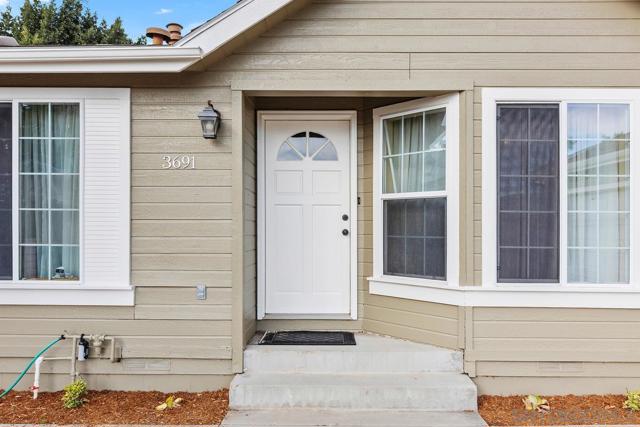 3691 Gracia Paseo, Spring Valley CA: https://media.crmls.org/mediaz/d5d13a1b-a77c-4c39-a043-4154997ebffc.jpg