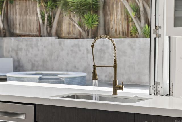 Detail Gallery Image 8 of 35 For 419 Parkwood Ln, Encinitas,  CA 92024 - 4 Beds | 3/1 Baths