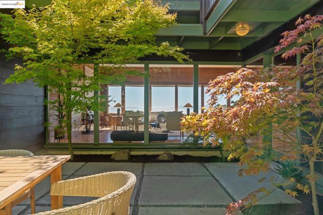 1069 Miller Ave, Berkeley CA: https://media.crmls.org/mediaz/d5d1e723-071f-4063-8b6b-92b10c0fe9b9.jpg