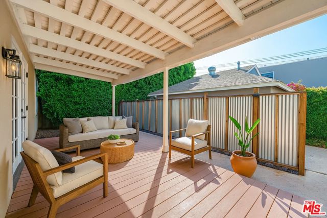 5353 Don Pio Drive, Woodland Hills CA: https://media.crmls.org/mediaz/d5d2340d-cc8e-4e8c-afa9-6b6e62f5ddab.jpg