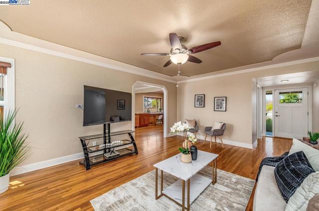 1429 Columbus Ave, Livermore CA: https://media.crmls.org/mediaz/d5d244ad-b70d-40a8-a101-3a4873e90ff9.jpg