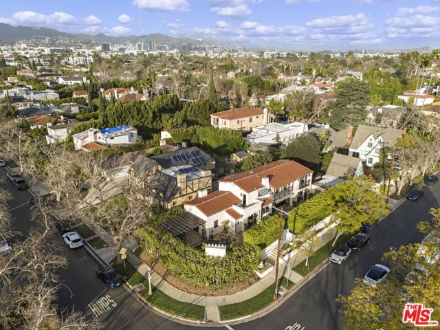 400 Mansfield Avenue, Los Angeles, California 90036, 4 Bedrooms Bedrooms, ,3 BathroomsBathrooms,Single Family Residence,For Sale,Mansfield,25500923