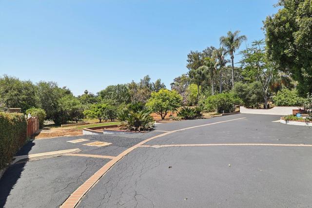 Detail Gallery Image 42 of 69 For 1917 Friendly Dr, Vista,  CA 92084 - 4 Beds | 3 Baths