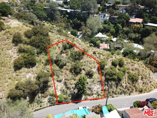 6053 Rodgerton Drive, Los Angeles CA: https://media.crmls.org/mediaz/d5d3eae9-196f-470d-a460-7c13fa74cb18.jpg