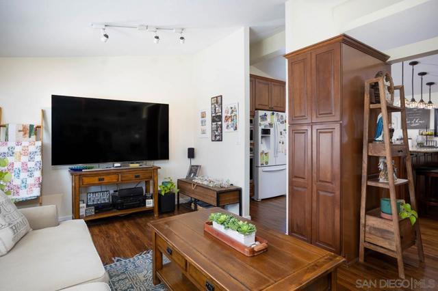 2597 Melbourne Dr, San Diego CA: https://media.crmls.org/mediaz/d5d43187-5942-4c9c-b3e8-5944822efaf2.jpg