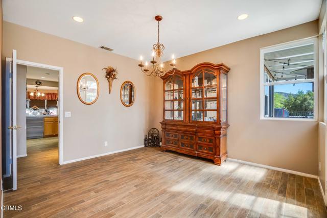 35135 Caprock Road, Santa Clarita CA: https://media.crmls.org/mediaz/d5d453ae-d916-4d96-b0f1-d7c2e43bf39f.jpg