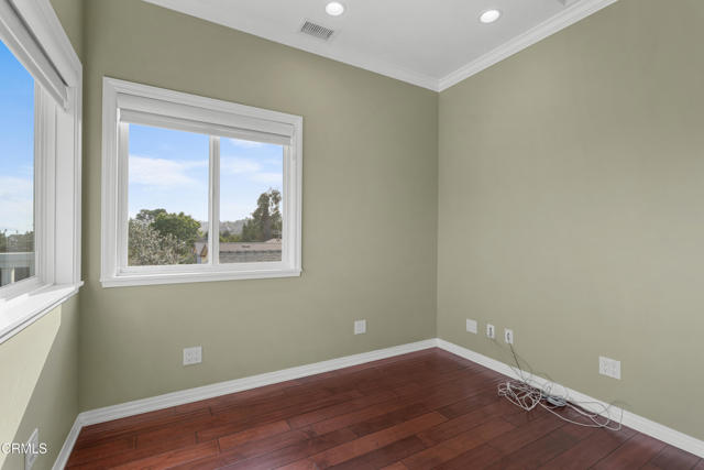 2102 Buena Vista Drive, Camarillo CA: https://media.crmls.org/mediaz/d5d4b1de-b708-4337-9d4c-76614c499e71.jpg