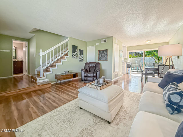 1683 Addax Circle, Ventura CA: https://media.crmls.org/mediaz/d5d4ed2f-24c7-49f6-b925-885cc36190ec.jpg