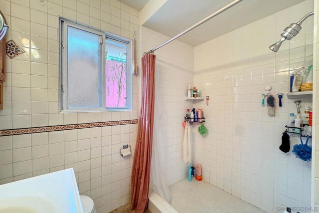 1852 Locust St, San Diego CA: https://media.crmls.org/mediaz/d5d4fb31-7ddc-4e48-935e-33e005f1bd09.jpg