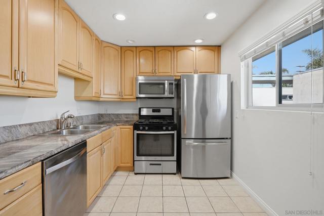 Image 3 of 23 For 4875 Cole St  69