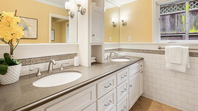 161 E Floresta Way, Portola Valley CA: https://media.crmls.org/mediaz/d5d5f0e9-b6ef-47ec-9721-93907971ec3b.jpg