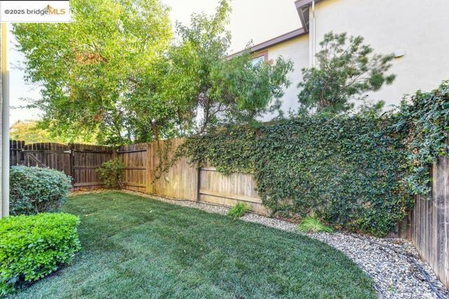 Image 19 of 43 For 390 Caravaggio Cir