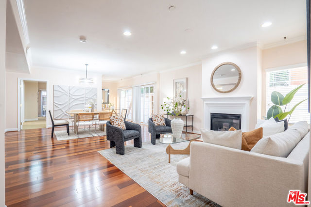 616 S Wilton Place, Los Angeles CA: https://media.crmls.org/mediaz/d5d60334-ca36-439a-a4f2-e405e39c54c3.jpg