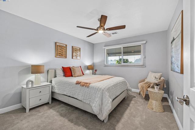 Image 30 of 38 For 36304 Magellan Dr