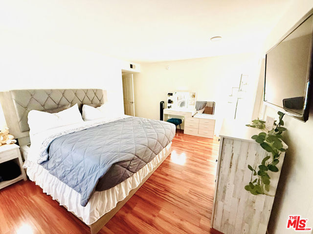 Drew Fenton | 11907 Darlington Avenue Los Angeles CA | MLS: 7264256