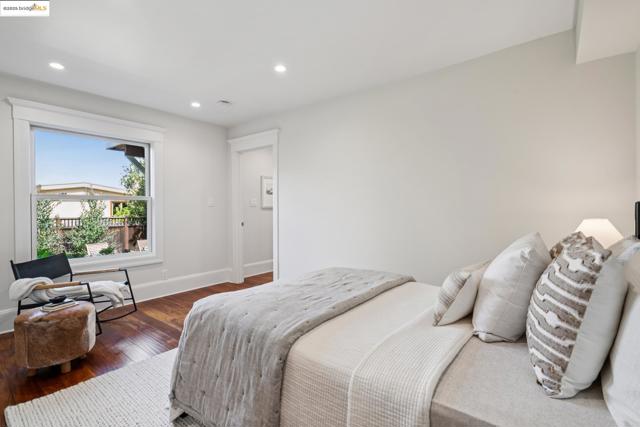5429 Belgrave Pl., Oakland CA: https://media.crmls.org/mediaz/d5d69bc9-d856-4c35-bafd-b7b769357bc7.jpg