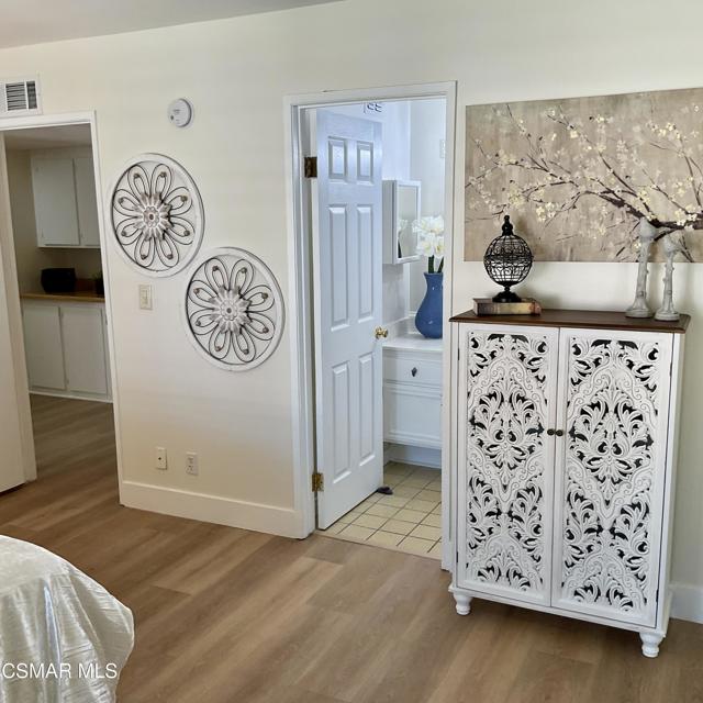 2455 Castlemont Court, Simi Valley CA: https://media.crmls.org/mediaz/d5d6f03b-56dd-4921-8ff7-eeb2ad76845c.jpg