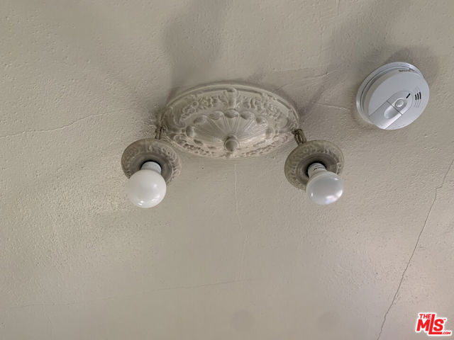 4260 S Figueroa Street, Los Angeles CA: https://media.crmls.org/mediaz/d5d6f728-8c0b-45a0-97af-4f5153d88f65.jpg