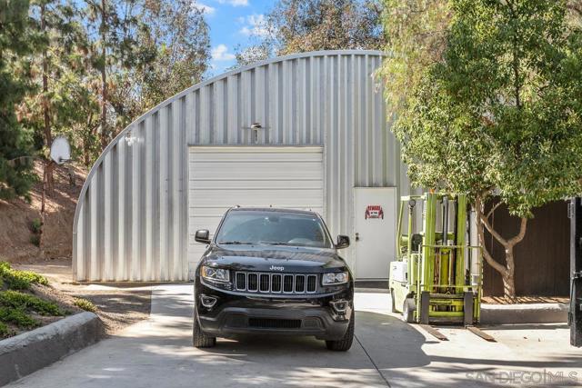 4716 S Mission Rd, Fallbrook CA: https://media.crmls.org/mediaz/d5d72176-0f25-42f2-8bc0-ae135693c81c.jpg