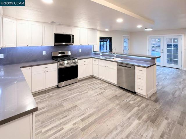 1716 Estudillo St, Martinez CA: https://media.crmls.org/mediaz/d5d7a843-b6ec-4927-a41b-96289e9ec984.jpg