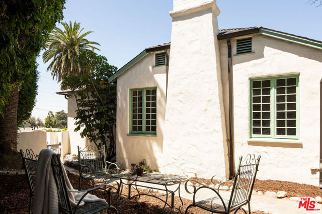 264 Robinson Road, Pasadena CA: https://media.crmls.org/mediaz/d5d81052-e059-4b49-a357-fc014e039556.jpg