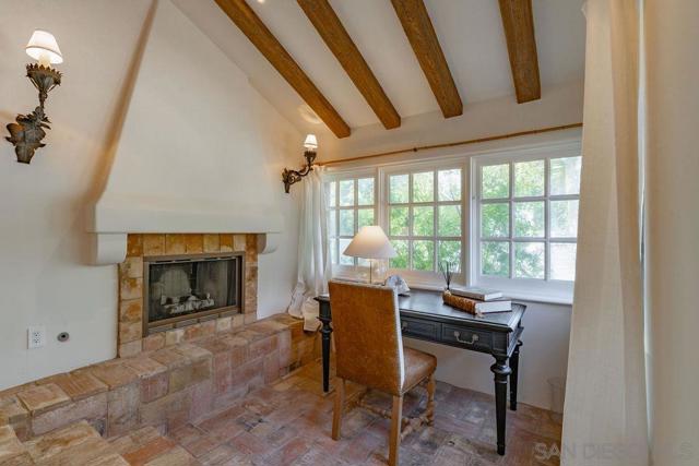 17116 Paseo Hermosa, Rancho Santa Fe CA: https://media.crmls.org/mediaz/d5d8e237-672b-4baf-a115-3fa2fb39ce84.jpg