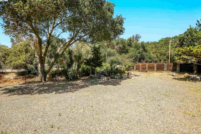 75 Kilkare Rd, Sunol CA: https://media.crmls.org/mediaz/d5d97022-5985-4911-a796-75eb1835c084.jpg