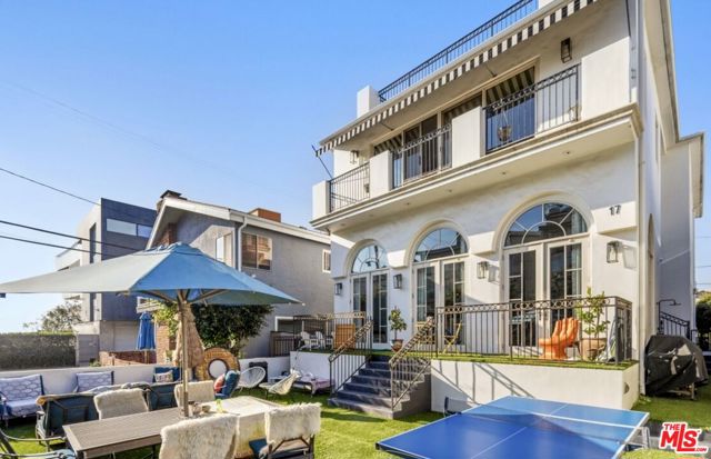 17 Privateer Street, Marina del Rey CA: https://media.crmls.org/mediaz/d5d99824-738d-445f-94ce-7adcd8f72826.jpg