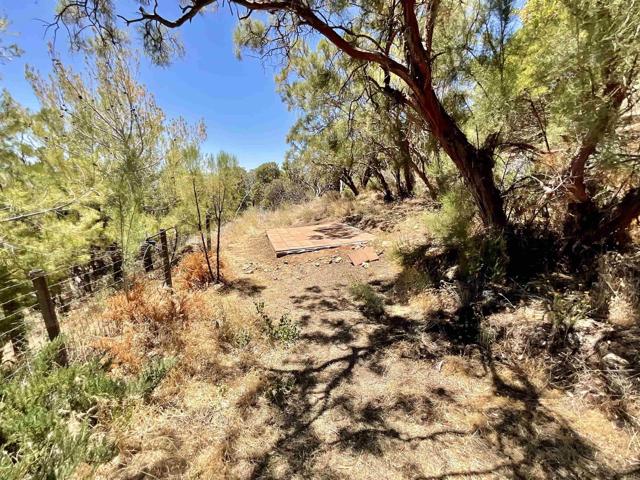 38281 Western Hills Drive, Anza CA: https://media.crmls.org/mediaz/d5d9b517-2c60-4413-aad1-59155f17665e.jpg