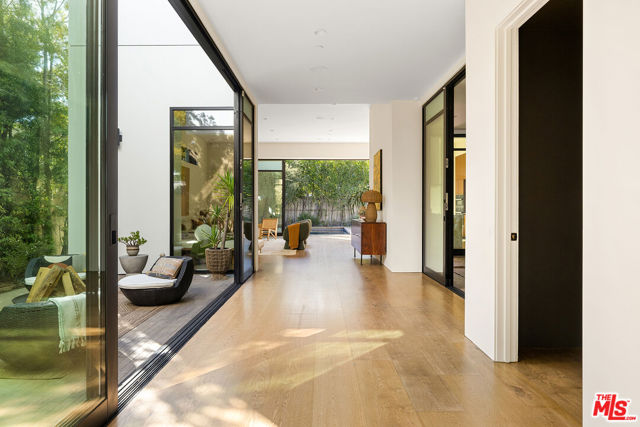 8732 Rangely Avenue, West Hollywood CA: https://media.crmls.org/mediaz/d5da27b0-8aa3-4eb6-9a97-cf4f890074bd.jpg