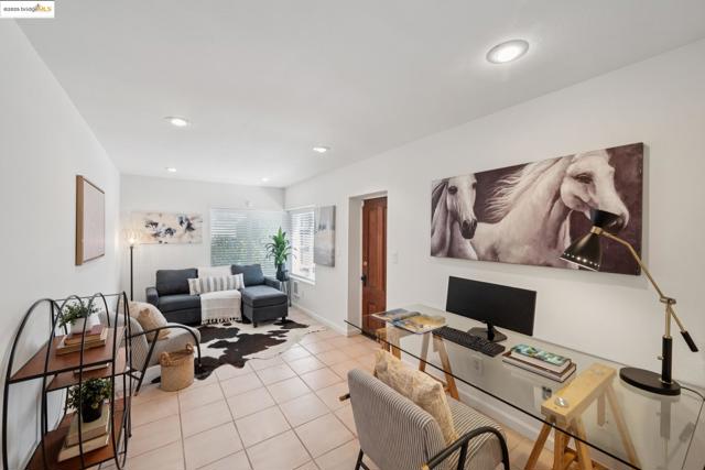 6141 Broadway Ter, Oakland CA: https://media.crmls.org/mediaz/d5da7310-c2c9-4e7f-a99d-4596f36fc6e4.jpg