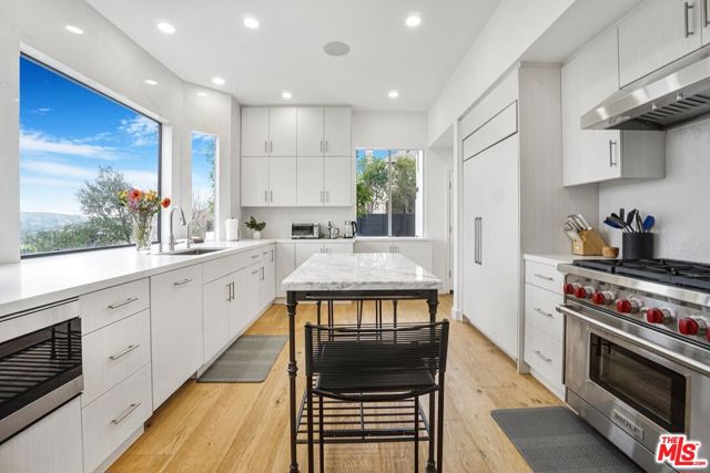 3485 Ridgeford Drive, Westlake Village CA: https://media.crmls.org/mediaz/d5daae54-01cb-4e0d-84bf-e96e9afcc46b.jpg