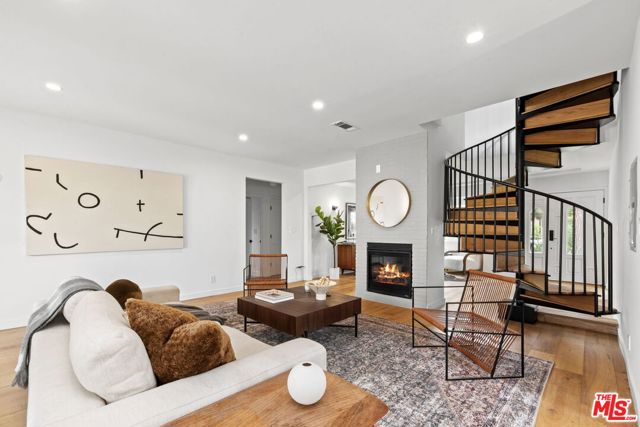 3908 Bentley Avenue, Culver City CA: https://media.crmls.org/mediaz/d5db2604-c948-4439-b9c5-ed61e8ac5bc8.jpg
