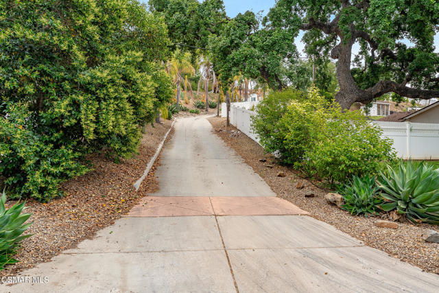 566 Rancho Road, Thousand Oaks CA: https://media.crmls.org/mediaz/d5dc3945-455b-4887-831e-07ea87ec2f43.jpg
