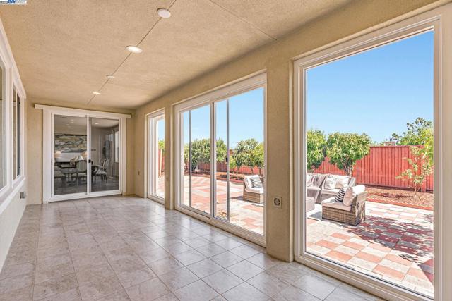 4005 Sarasta Bay Dr, Pittsburg CA: https://media.crmls.org/mediaz/d5dc6274-5985-470b-ba40-1fb2cc95c8bb.jpg