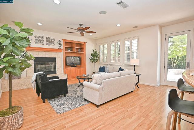 1416 Allanmere Dr, San Ramon CA: https://media.crmls.org/mediaz/d5dcb92c-3962-4c22-877a-f2375621e800.jpg
